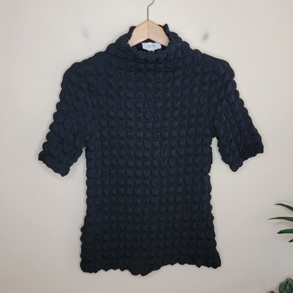 NWT Oddy Black Bubble Texture Short Sleeve Mockneck Top Size Medium Funky Unique